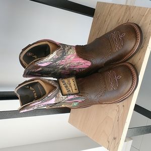 Ladies Ariat Fatbaby pink camo boots Size 10 NWT